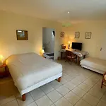 Ferme Fortifiee D Enguenard Bed & Breakfast Formigny