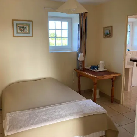Ferme Fortifiee D Enguenard Bed & Breakfast Formigny