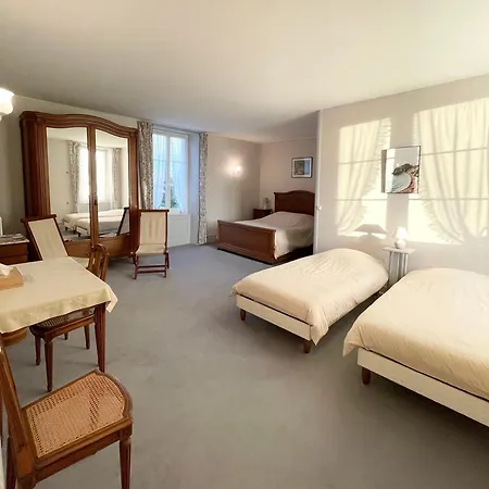Ferme Fortifiee D Enguenard Bed & Breakfast Formigny