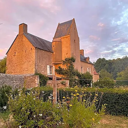 Bed & Breakfast Ferme Fortifiee D Enguenard Formigny
